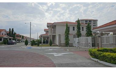 Venta Amplia Fresca Hermosa Casa 2 Plantas 350 Mts2