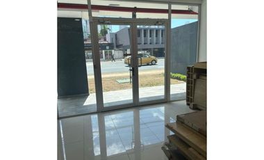 Alquiler de local comercial ubicado en Vía España. (RK)