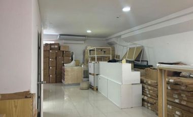 Alquiler de local comercial ubicado en Vía España. (RK)