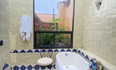 CASA EN VENTA EN SAN BERNABE, ESTILO HACIENDA