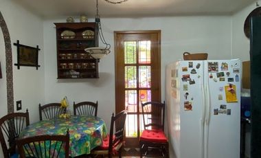 CASA EN VENTA EN SAN BERNABE, ESTILO HACIENDA