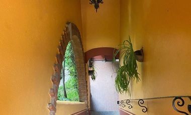 CASA EN VENTA EN SAN BERNABE, ESTILO HACIENDA