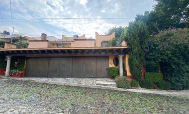 CASA EN VENTA EN SAN BERNABE, ESTILO HACIENDA