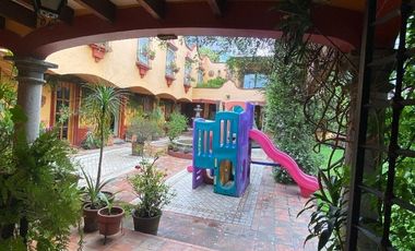 CASA EN VENTA EN SAN BERNABE, ESTILO HACIENDA