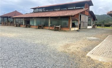 Venta Casa Campestre El Retiro, Antioquia cerca al parque, preciosa