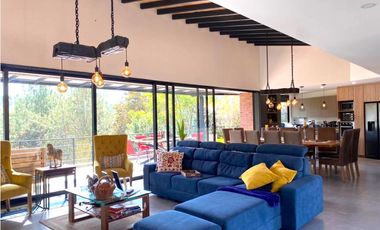 Venta Casa Campestre El Retiro, Antioquia cerca al parque, preciosa