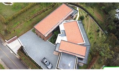 Venta Casa Campestre El Retiro, Antioquia cerca al parque, preciosa