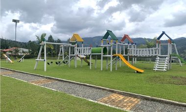 Venta Casa Campestre El Retiro, Antioquia cerca al parque, preciosa