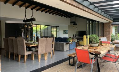 Venta Casa Campestre El Retiro, Antioquia cerca al parque, preciosa