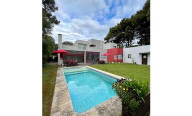 Casa en Pinamar para 8 personas con piscina climatizada