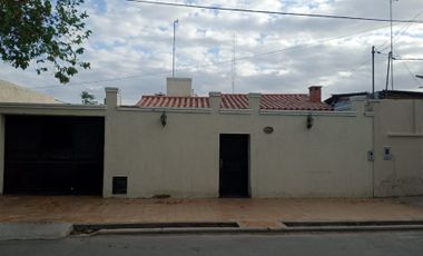 Casa de 3 Dormitorios, Pileta y Quincho. Capital