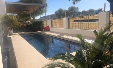 CASA EN VENTA AMUEBLADA EN SAN FRANCISCO CON ALBERCA Y CAMPO DE GOLF