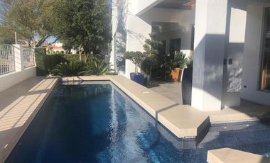 CASA EN VENTA AMUEBLADA EN SAN FRANCISCO CON ALBERCA Y CAMPO DE GOLF