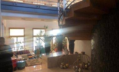 CASA EN VENTA AMUEBLADA EN SAN FRANCISCO CON ALBERCA Y CAMPO DE GOLF