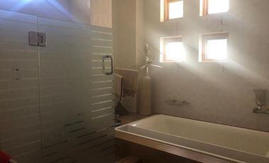 CASA EN VENTA AMUEBLADA EN SAN FRANCISCO CON ALBERCA Y CAMPO DE GOLF