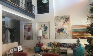 CASA EN VENTA AMUEBLADA EN SAN FRANCISCO CON ALBERCA Y CAMPO DE GOLF