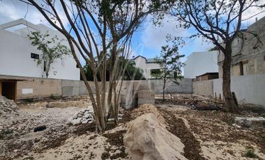 Terreno Doble Sobre Avenida Principal en Venta con Proyecto Aprobado en Cumbres, Cancún