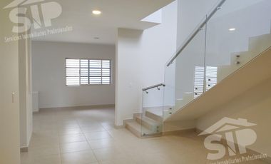 Casa en venta en la Aurora con amplio Terreno