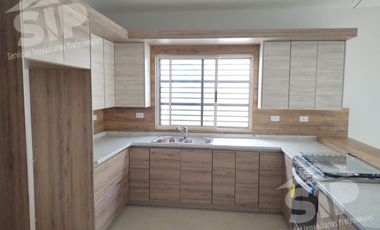 Casa en venta en la Aurora con amplio Terreno