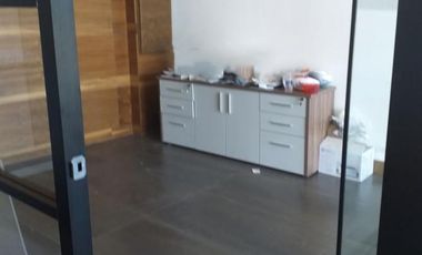 OFICINA EN RENTA EN TORRE AZENZO EQUIPADA