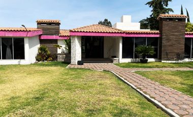 Casa en venta en Fracc. Fundadores de Zavaleta, con alberca, palapa, hermoso jardín y más de 1,000m2 de Terreno.
