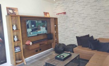 Residencia en Venta en Frac Privado Al Norte con Alberca