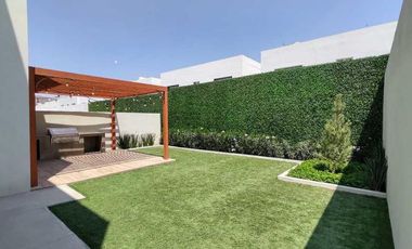 Residencia en Venta en Frac Privado Al Norte con Alberca