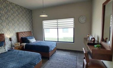 Residencia en Venta en Frac Privado Al Norte con Alberca
