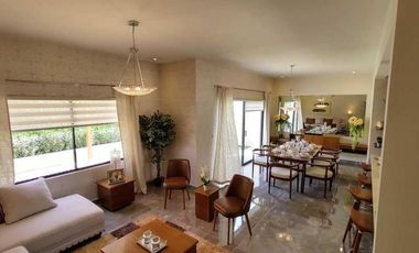 Residencia en Venta en Frac Privado Al Norte con Alberca