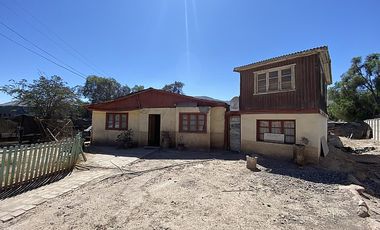 CASA - TERRENO EN PASAJE CANDELARIA - ATRÁS DE PARROQUIA