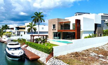 * Casa en  Venta en Puerto Cancun