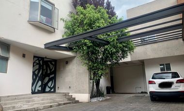 Casa en venta en calle cerrada en Hacienda de las Palmas. SMO