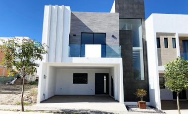 Casa NUEVA en venta en Parque Aguascalientes, Lomas de Angelópolis. Muy cerca de Barrio Cascatta