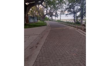 GRANADERO BAIGORRIA, LOTE SOBRE BARRANCA, CASTELLANOS Y YAPEYU