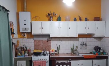Casa en San Lorenzo, pileta, garaje, amplio patio