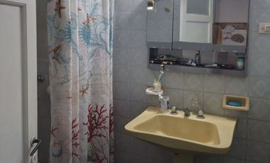 Casa en San Lorenzo, pileta, garaje, amplio patio