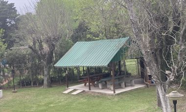 ROLDAN- CHALET SOBRE AMPLISIMO LOTE FORESTADO-  PISCINA