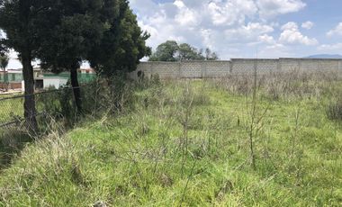 Terreno a un costado de Club De Golf Los Encinos