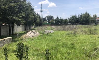 Terreno a un costado de Club De Golf Los Encinos