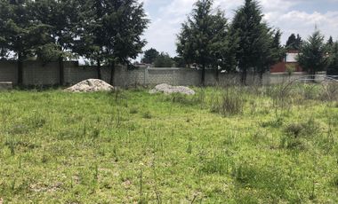 Terreno a un costado de Club De Golf Los Encinos