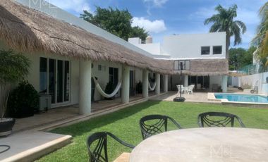 Casa en Venta o Renta en Cancún.  Alamos 1, con 5 Recámaras y alberca