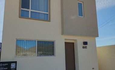 CASA EN VENTA AL NORTE CERCA DE SANTA CLARA  CON ROOF TOP