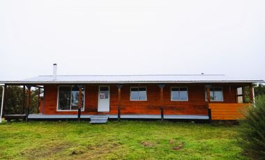 Se vende hermosa casa en parcela de media hectarea en Chiloé