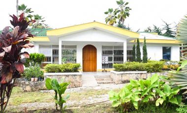 FINCA PARA LA VENTA CHINAUTA SOBRE LA AUTOPISTA