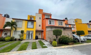 Morelos, casa en condominio con alberca