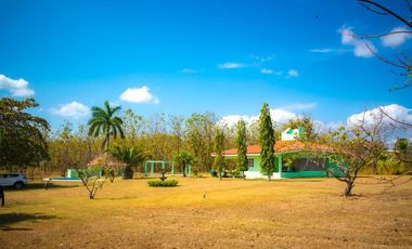 VENTA DE 2 CASAS CON PISCINA EN CORONADO 6.4 HECTAREAS CV