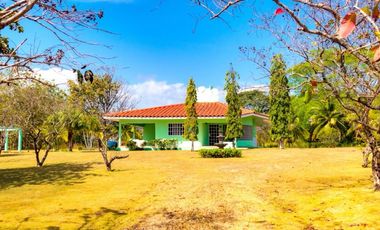 VENTA DE 2 CASAS CON PISCINA EN CORONADO 6.4 HECTAREAS CV