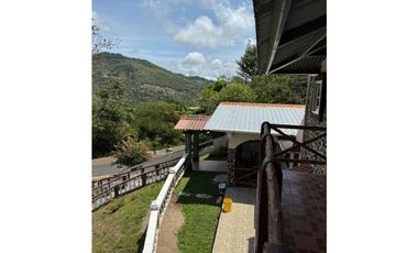 VENTA o alquiler CASA EN ALTOS DEL MARIA 1400 M2 CV