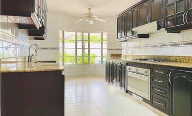 VENTA DE CASA COSTA DEL ESTE 4 REC CON PISCINA EN COSTA SERENA