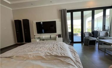 VENTA O ALQUILER  CASA EN COSTA DEL ESTE  CON PISCINA, 940MTS